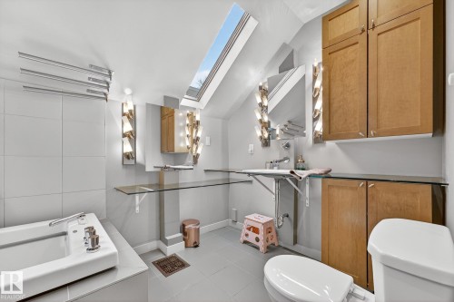 11343 67 Street, Edmonton, AB - Indoor Photo Showing Bathroom