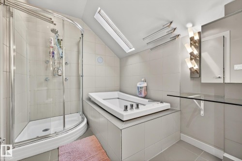 11343 67 Street, Edmonton, AB - Indoor Photo Showing Bathroom