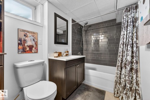 11343 67 Street, Edmonton, AB - Indoor Photo Showing Bathroom