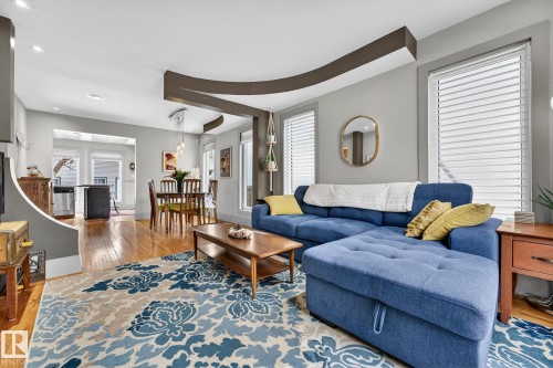11343 67 Street, Edmonton, AB - Indoor Photo Showing Living Room