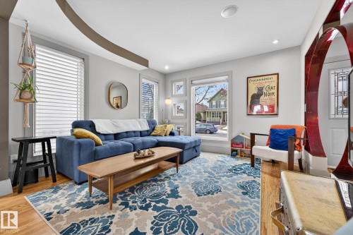 11343 67 Street, Edmonton, AB - Indoor Photo Showing Living Room