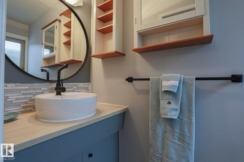 7315 86 Avenue, Edmonton, AB - Indoor Photo Showing Bathroom