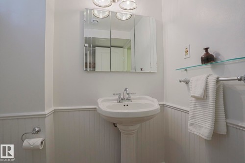 7315 86 Avenue, Edmonton, AB - Indoor Photo Showing Bathroom