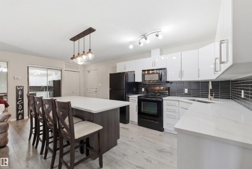 352 2096 Blackmud Creek Drive, Edmonton, AB - Indoor Photo Showing Kitchen