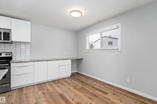 4D Twin Terrace, Edmonton, AB - Indoor Photo Showing Kitchen