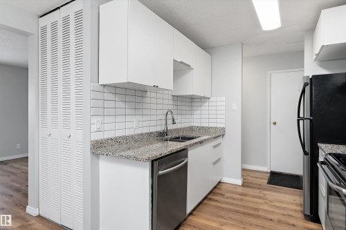 4D Twin Terrace, Edmonton, AB - Indoor Photo Showing Kitchen With Double Sink With Upgraded Kitchen