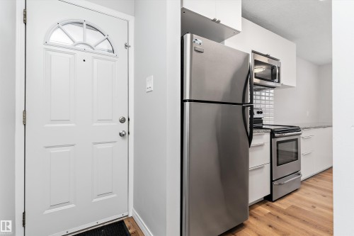 4D Twin Terrace, Edmonton, AB - Indoor Photo Showing Kitchen