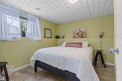 3728 48B Avenue, Drayton Valley, AB - Indoor Photo Showing Bedroom