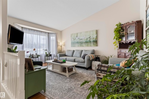 3728 48B Avenue, Drayton Valley, AB - Indoor Photo Showing Living Room