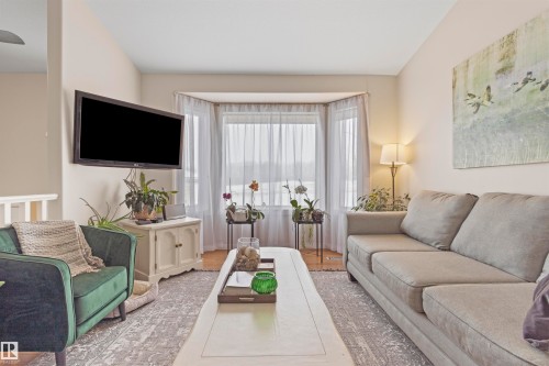 3728 48B Avenue, Drayton Valley, AB - Indoor Photo Showing Living Room