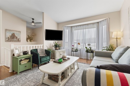 3728 48B Avenue, Drayton Valley, AB - Indoor Photo Showing Living Room