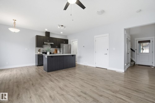 18 4835 Wright Drive, Edmonton, AB - Indoor Photo Showing Kitchen