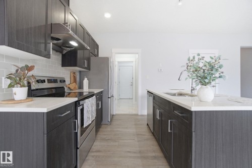 18 4835 Wright Drive, Edmonton, AB - Indoor Photo Showing Kitchen With Double Sink With Upgraded Kitchen