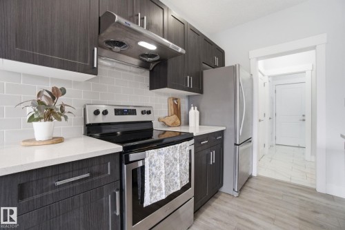 18 4835 Wright Drive, Edmonton, AB - Indoor Photo Showing Kitchen With Upgraded Kitchen