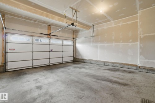 18 4835 Wright Drive, Edmonton, AB - Indoor Photo Showing Garage