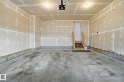 18 4835 Wright Drive, Edmonton, AB - Indoor Photo Showing Garage