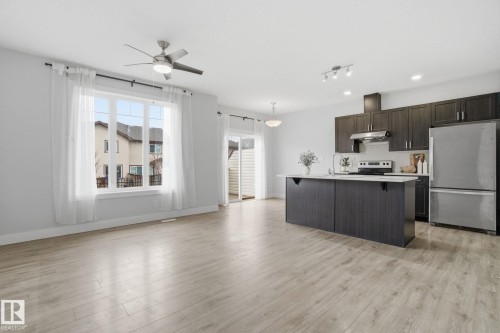18 4835 Wright Drive, Edmonton, AB - Indoor Photo Showing Kitchen