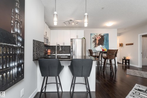 224 5151 Windermere Boulevard, Edmonton, AB - Indoor