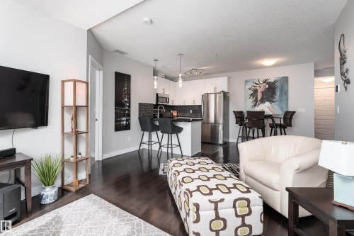 224 5151 Windermere Boulevard, Edmonton, AB - Indoor Photo Showing Living Room