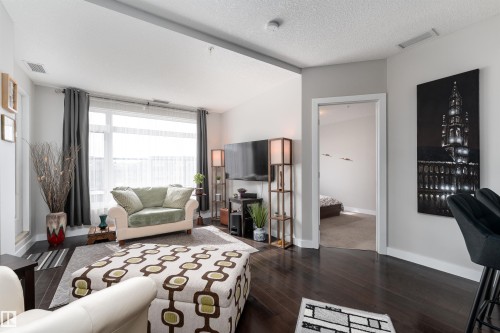 224 5151 Windermere Boulevard, Edmonton, AB - Indoor Photo Showing Living Room