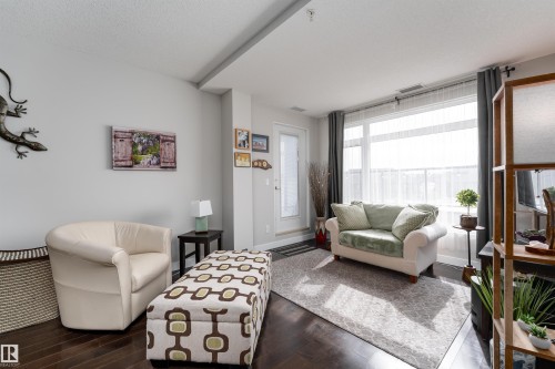 224 5151 Windermere Boulevard, Edmonton, AB - Indoor Photo Showing Living Room