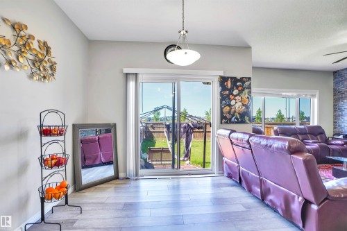 2743 Collins Crescent, Edmonton, AB - Indoor