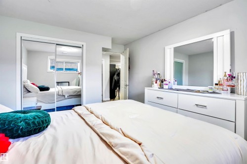 2743 Collins Crescent, Edmonton, AB - Indoor Photo Showing Bedroom