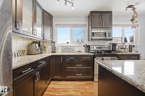 12820 95 Street, Edmonton, AB - Indoor Photo Showing Kitchen With Upgraded Kitchen