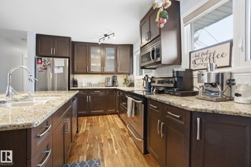 12820 95 Street, Edmonton, AB - Indoor Photo Showing Kitchen With Upgraded Kitchen