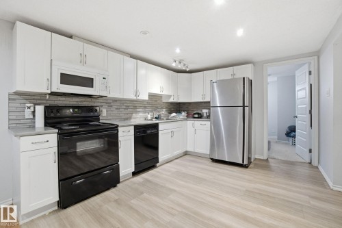 12820 95 Street, Edmonton, AB - Indoor Photo Showing Kitchen