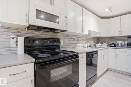 12820 95 Street, Edmonton, AB - Indoor Photo Showing Kitchen