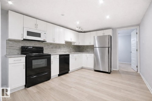 12820 95 Street, Edmonton, AB - Indoor Photo Showing Kitchen