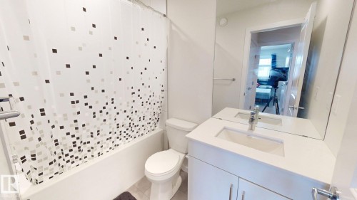 2093 Maple Road, Edmonton, AB - Indoor Photo Showing Bathroom