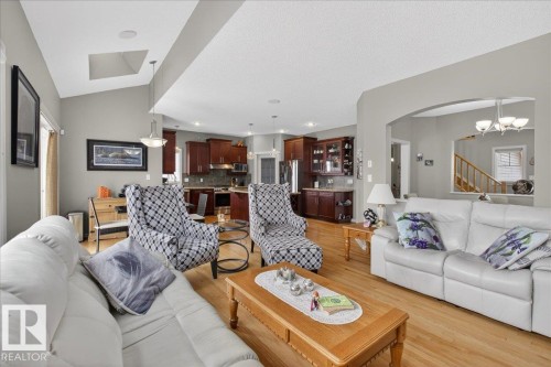 942 Chahley Crescent, Edmonton, AB - Indoor Photo Showing Living Room