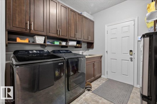 942 Chahley Crescent, Edmonton, AB - Indoor Photo Showing Laundry Room