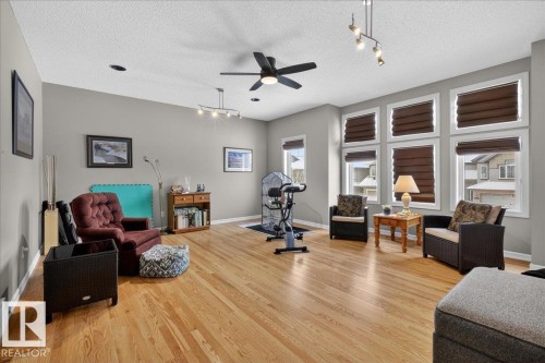 942 Chahley Crescent, Edmonton, AB - Indoor
