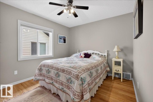 942 Chahley Crescent, Edmonton, AB - Indoor Photo Showing Bedroom