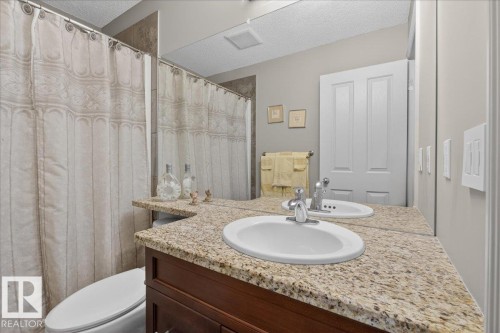 942 Chahley Crescent, Edmonton, AB - Indoor Photo Showing Bathroom