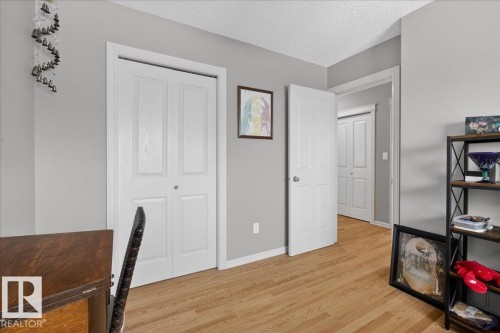 942 Chahley Crescent, Edmonton, AB - Indoor