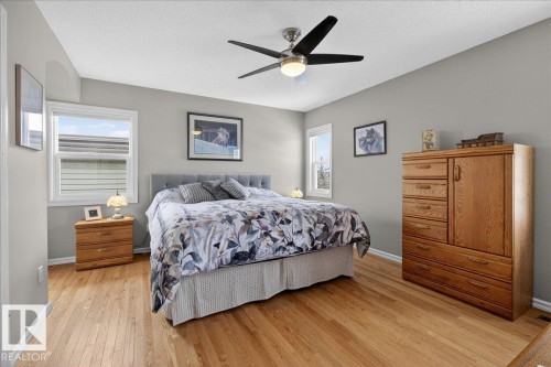 942 Chahley Crescent, Edmonton, AB - Indoor Photo Showing Bedroom