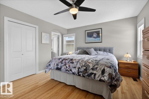 942 Chahley Crescent, Edmonton, AB - Indoor Photo Showing Bedroom