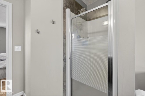 942 Chahley Crescent, Edmonton, AB - Indoor Photo Showing Bathroom