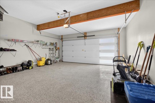 942 Chahley Crescent, Edmonton, AB - Indoor Photo Showing Garage