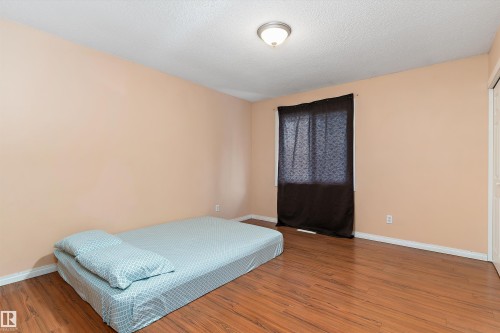 196 Roseland Village, Edmonton, AB - Indoor Photo Showing Bedroom