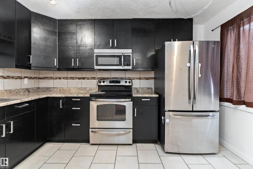 196 Roseland Village, Edmonton, AB - Indoor Photo Showing Kitchen