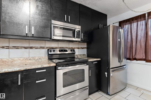 196 Roseland Village, Edmonton, AB - Indoor Photo Showing Kitchen