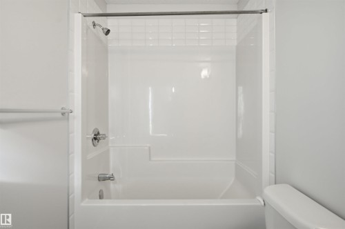 85 1010 Rabbit Hill Road, Edmonton, AB - Indoor Photo Showing Bathroom