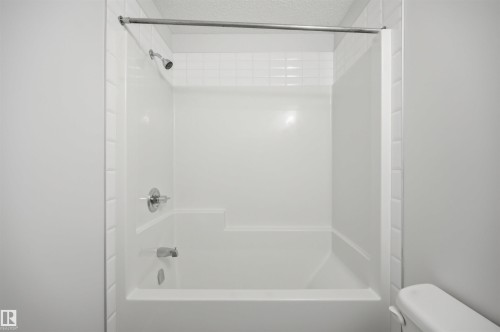 85 1010 Rabbit Hill Road, Edmonton, AB - Indoor Photo Showing Bathroom
