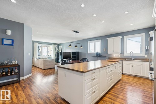 11118 72 Avenue, Edmonton, AB - Indoor Photo Showing Kitchen