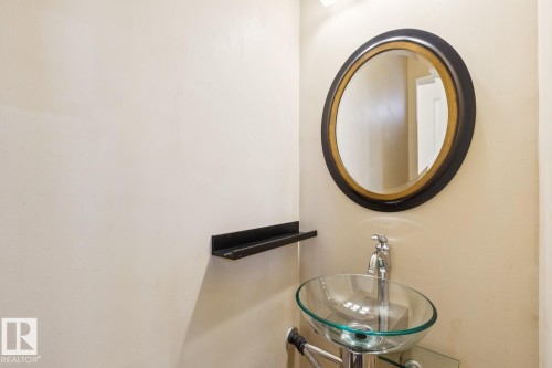 11118 72 Avenue, Edmonton, AB - Indoor